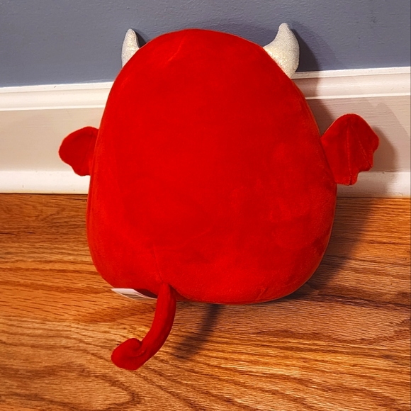 Karlie the Devil Bat, 8" Halloween Squishmallow - Picture 2 of 3